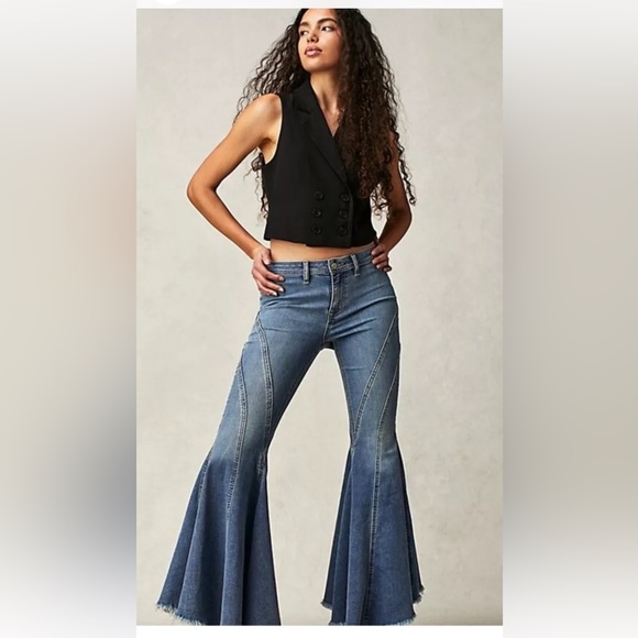 Free People Twirl On Mid Rise Crop Flare Jeans We The Free Frayed Hemlines Blue - Picture 2 of 6